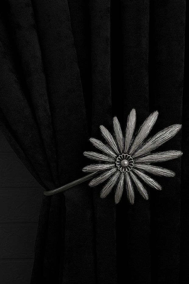 Curtain Accessory Polyester Sleeve Curtain Holder Flower Model Premium Curtain Iron 1 Piece