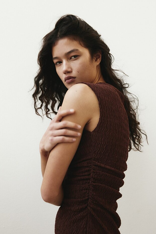 Drapeli Bedene Oturan Elbise - 5