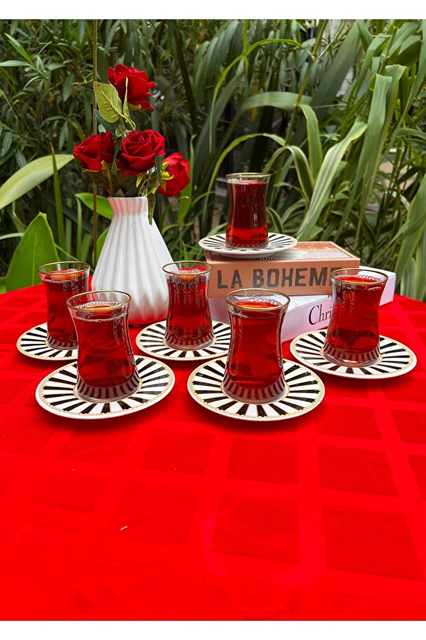 130 ml 6’lı Çay Bardağı ve Desenli Altın Yaldızlı Çay Tabağı Seti - 2