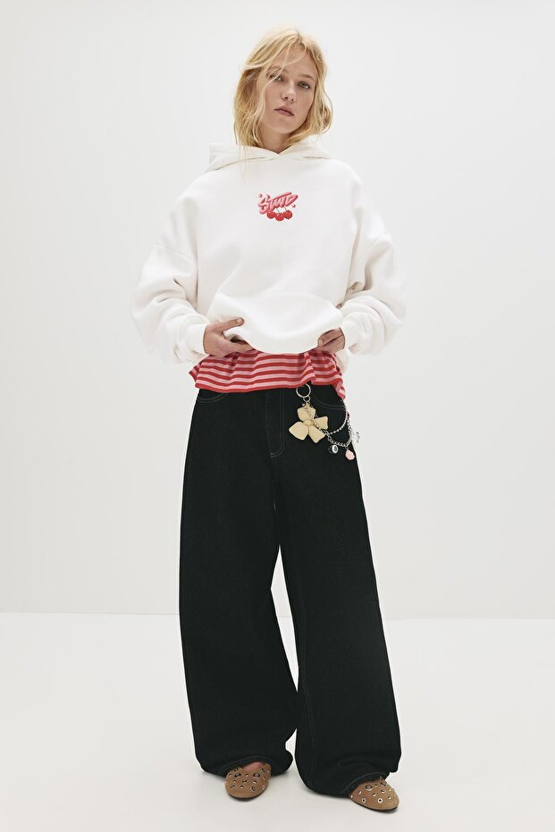 Kapüşonlu STWD kirazlı sweatshirt - 1