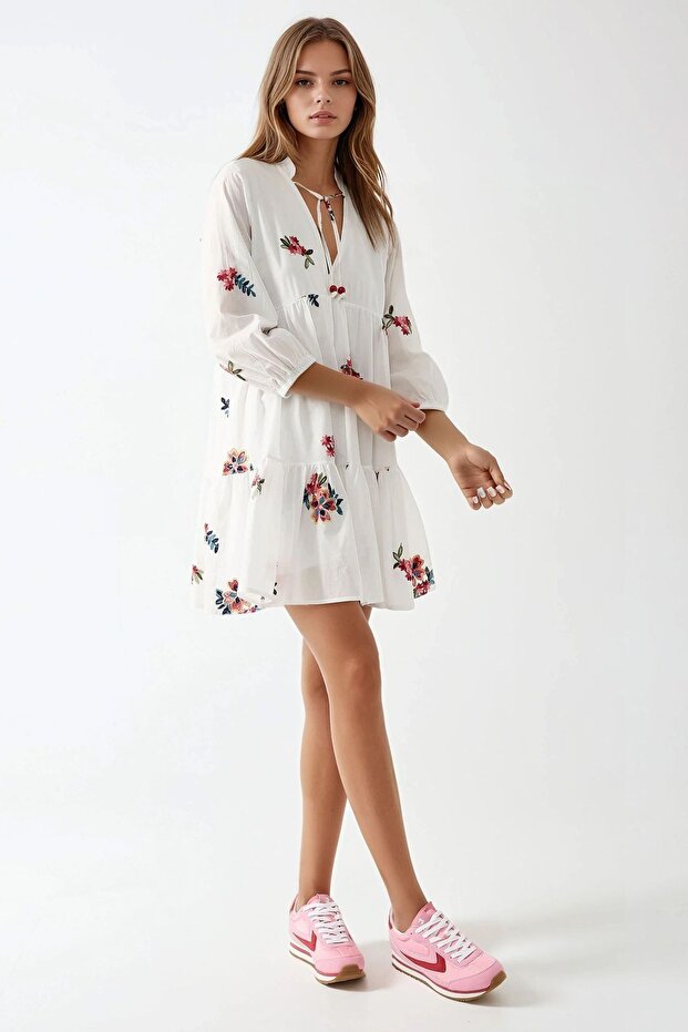 Desenli V Yaka Mini Elbise - 4