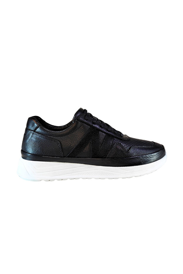 Men's Front Face Perforated Genuine Leather Sneakers Shoes 25Wm0335