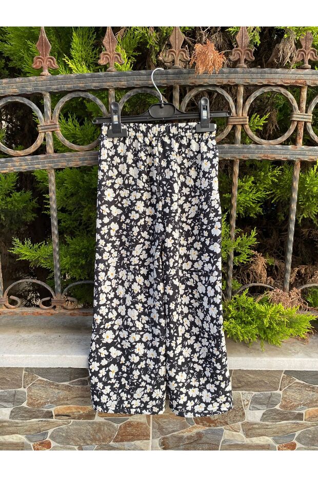 Girl's Pleated Fabric Flower Patterned Pants