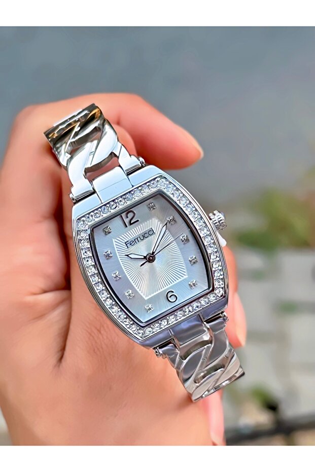 Women's Wristwatch Stone Model Chain Cord Waterproof Design Watch