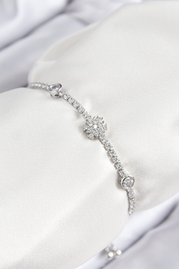 Brass Zircon Stone Snowflake Model Silver Color Elevator Women's Bracelet Tj-Bb7722
