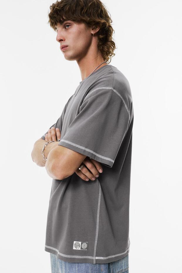 Kontrast dikişli t-shirt - 3