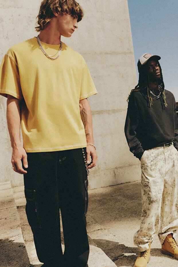 Kontrast dikişli t-shirt - 1