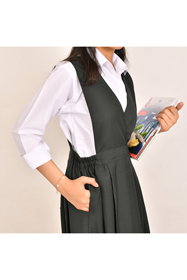 Plain olive apron with a triangular cut at the front and slits on the sides - Medium - 4