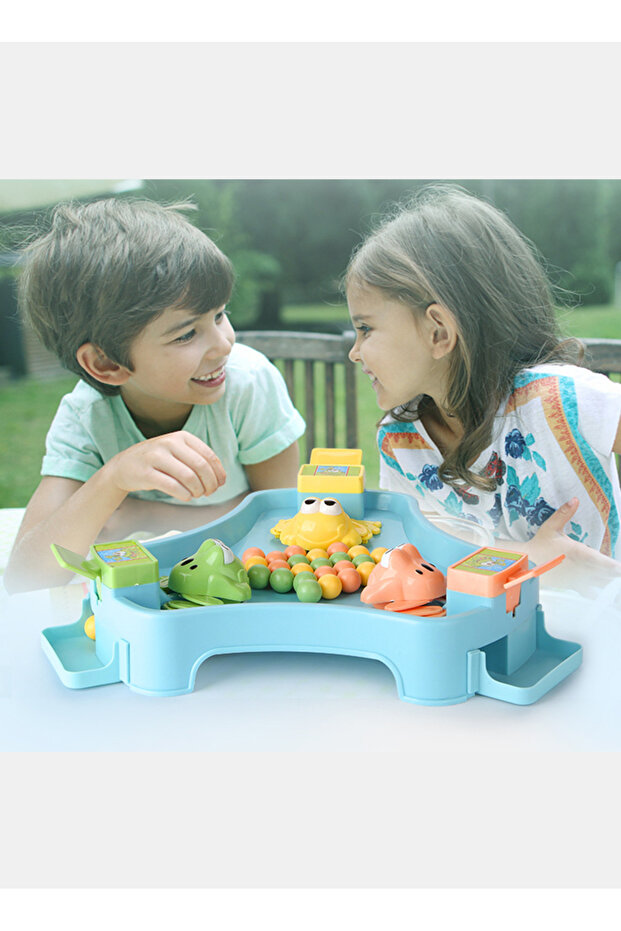 ثلاثة ضفادع مرحة تأكل الفاصوليا - 4