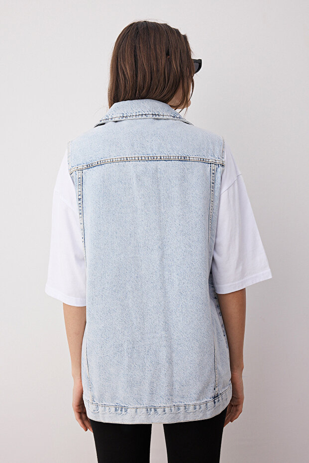 Indigofarbene Jeansweste mit Hemdkragen und Taschendetails aus 100 % Baumwolle TCTAW22CK0006 - 4