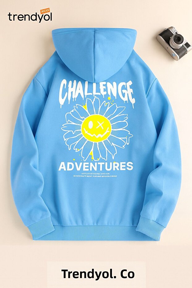 سويت شيرت مطبوع عليه Challenge Adventures ذو 3 خيوط مع قلنسوة