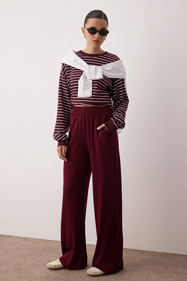 Bordo miękka tkanina z kieszeniami Wideleg/wygodny krój dzianinowe spodnie dresowe TWOAW24EA00012 - 2