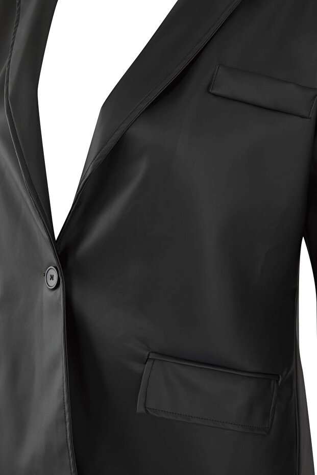 Czarna, duża, tkana kurtka z imitacji skóry TBBAW26AG00013 - 6
