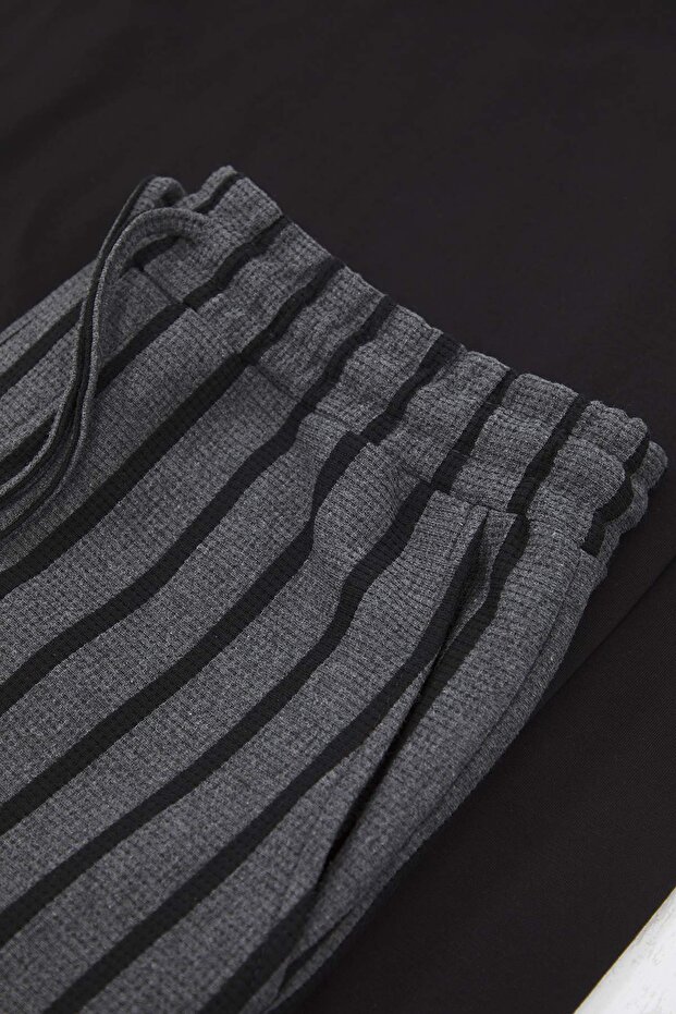Siyah - Antrasit Regular Fit Çizgili Dokulu Örme Pijama Takımı TMNAW26PT00006 - 7