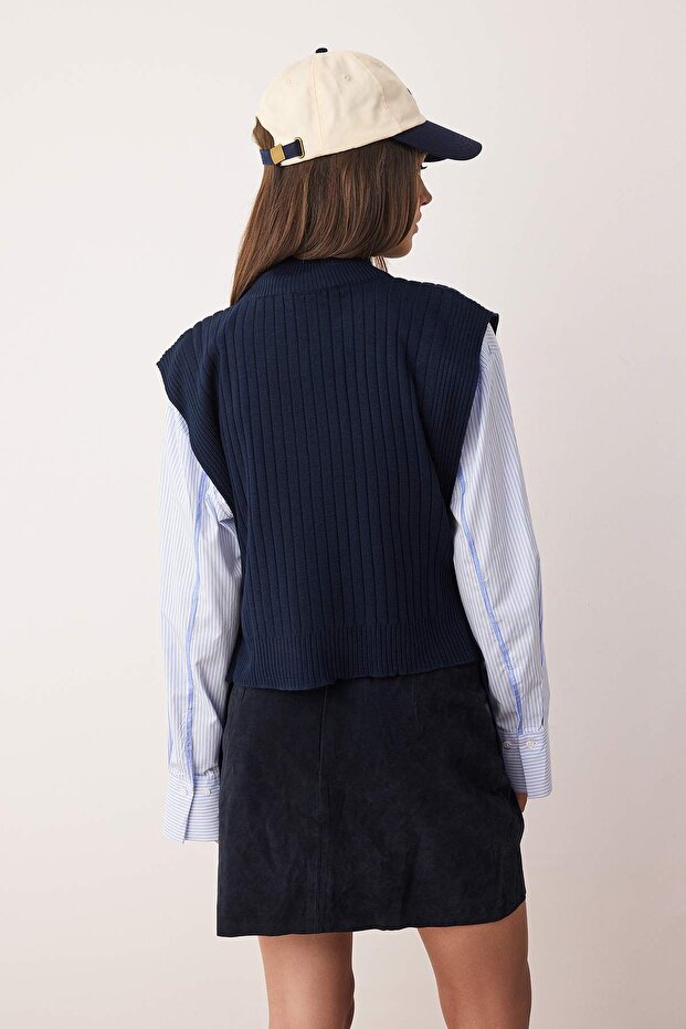 Lacivert Crop/Kısa Bağlama Detaylı Fermuarlı Triko Süveter TWOAW26SV00004 - 4