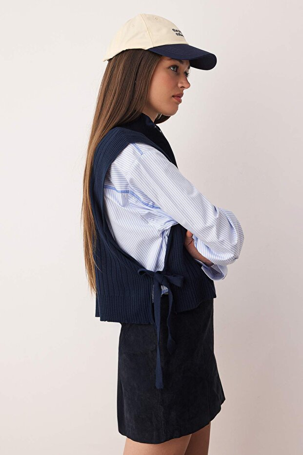 Lacivert Crop/Kısa Bağlama Detaylı Fermuarlı Triko Süveter TWOAW26SV00004 - 1