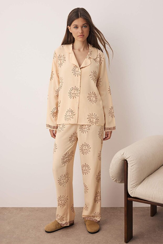 Koyu Bej Güneş Desenli Viskon Dokuma Pijama Takımı THMAW25PT00034 - 2