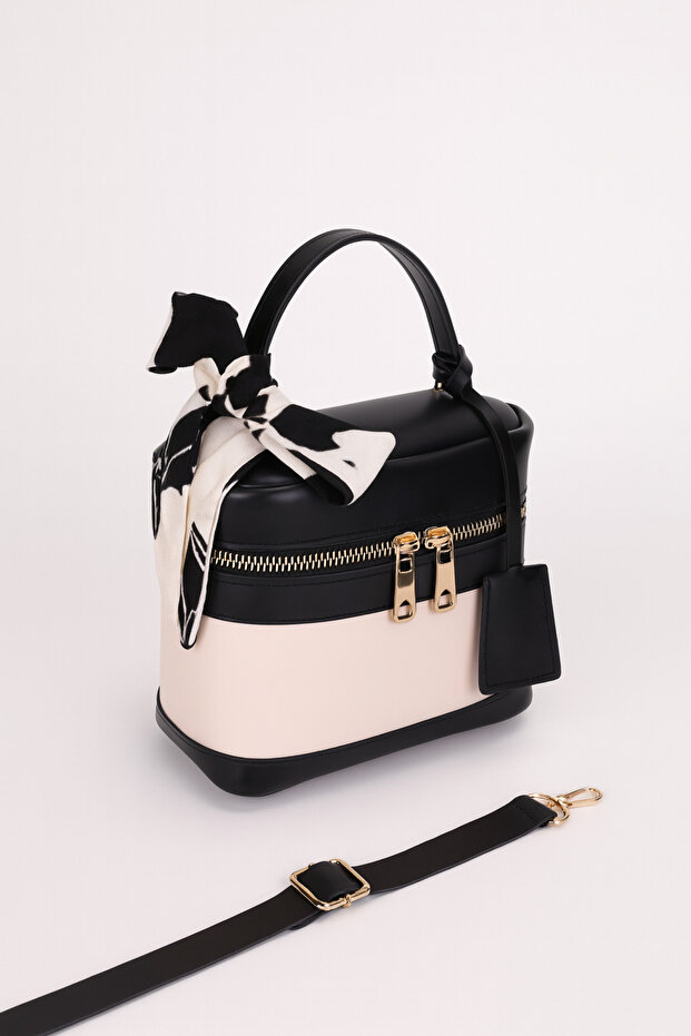 Női fekete krémszínű téglalap alakú keresztpántos kézi és válltáska Melina - 5