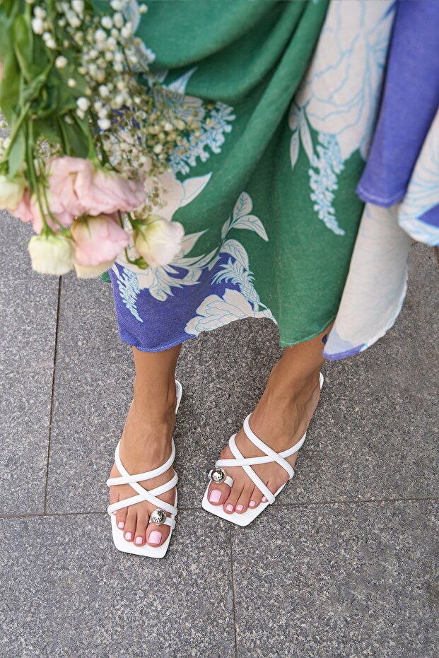 The camie women's white stone slippers