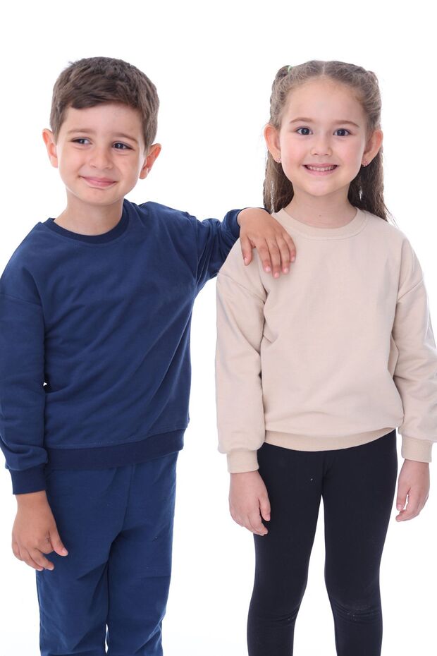 سويت شيرت أساسي بلون وردي ناعم مصنوع من القطن بنسبة 100% - 4