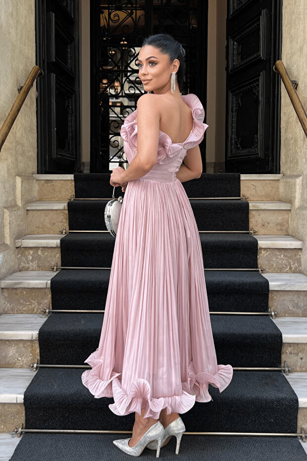 Večerné šaty z šifónovej tkaniny s jedným rukávom - PUDRA - 5