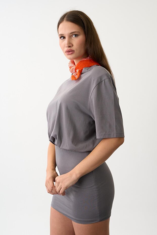 Mini rochie cu umeri căptușiți - 2