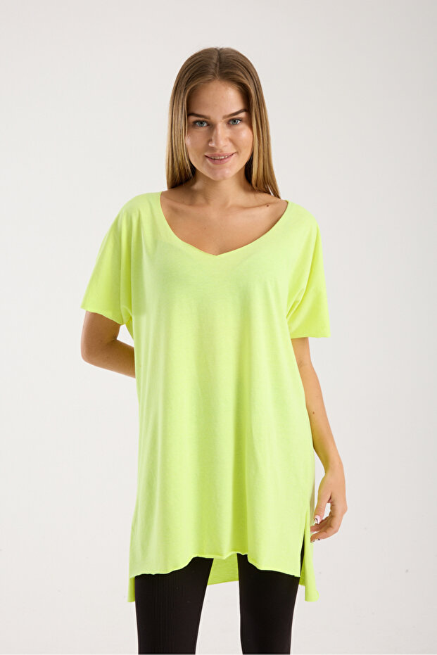 Kadın V Yaka Yırtmaçlı Oversize Basic Tişört - 1