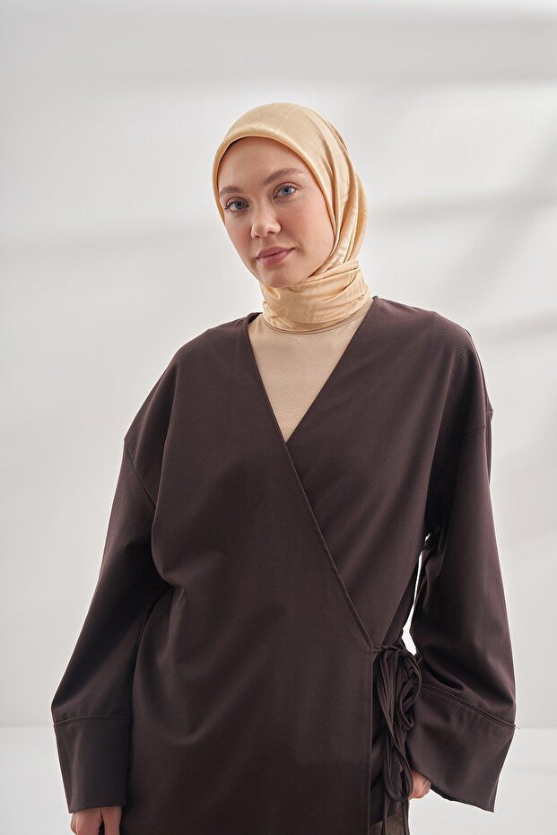 وشاح منقوش بشريط جاكار إيطالي - ذهبي