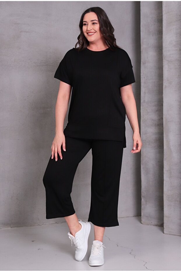 Women's Plus Size Black, Stitching Detail Side Trim Blouse, Front Trim Stitching Capri, 2 Piece Set 65N39071