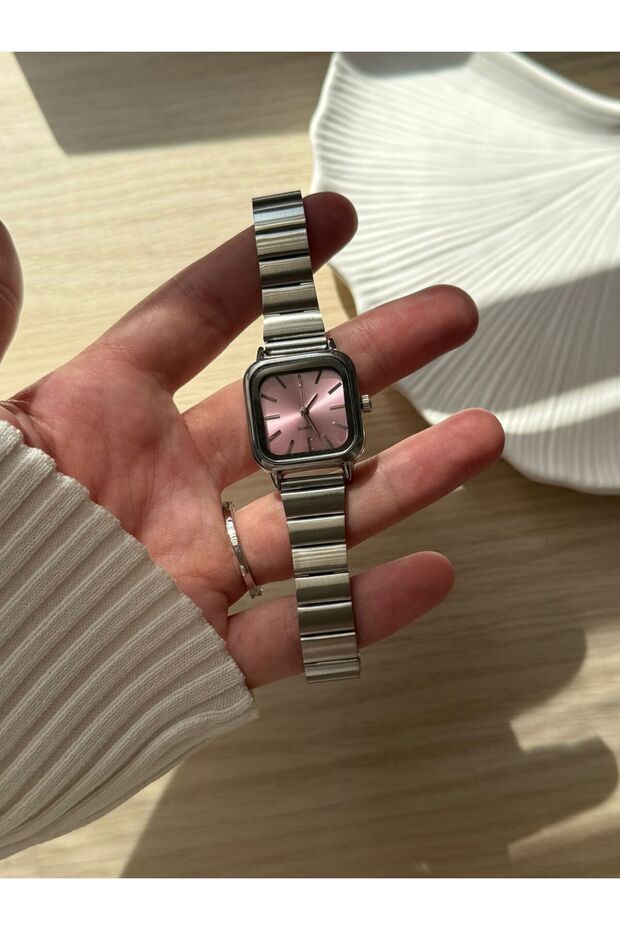 Retro Minimal Metal Strap Vintage Women's Wristwatch