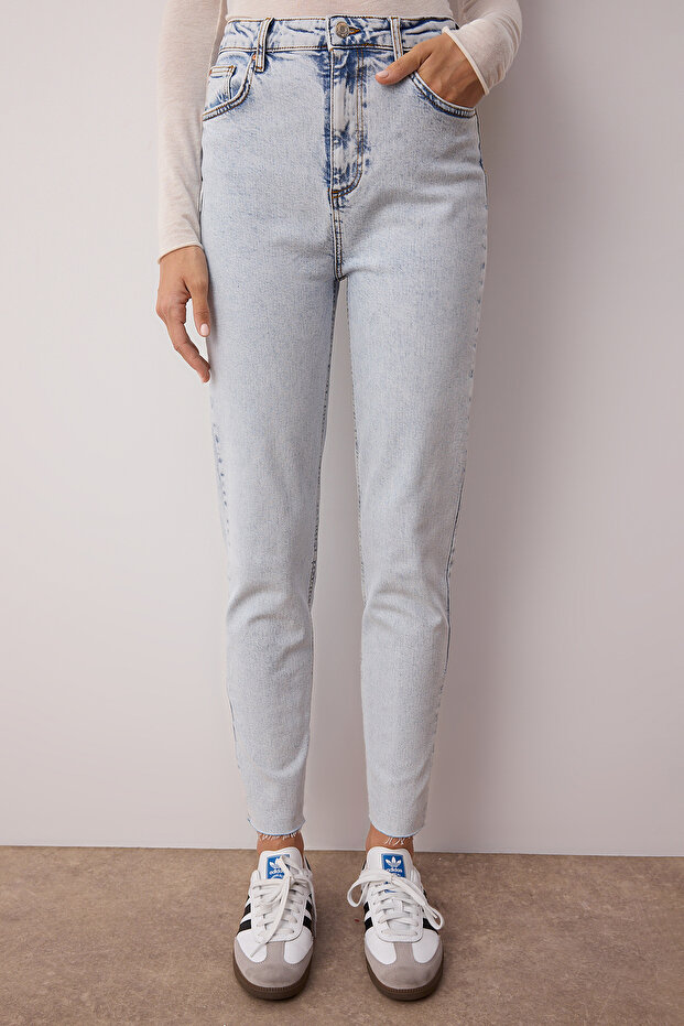 Açık Mavi Yüksek Bel Mom Comfort Jeans TWOSS25JE00279 - 3