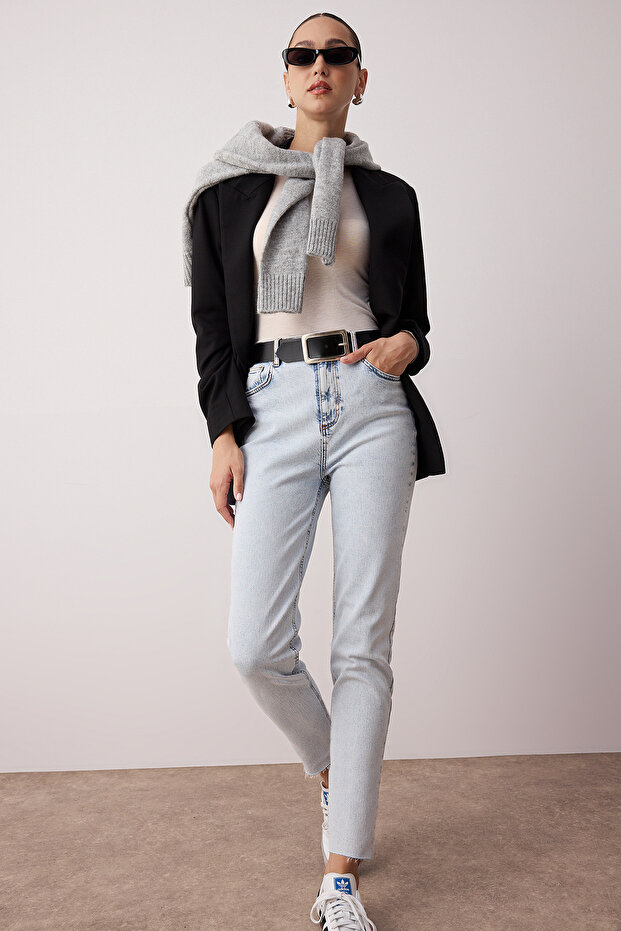 Açık Mavi Yüksek Bel Mom Comfort Jeans TWOSS25JE00279 - 1