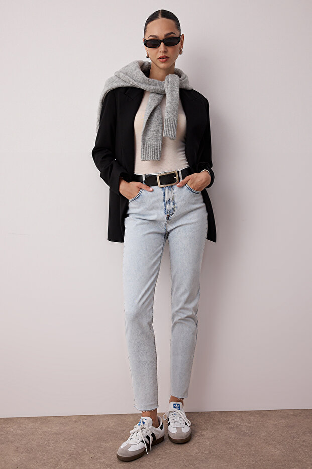Açık Mavi Yüksek Bel Mom Comfort Jeans TWOSS25JE00279 - 2