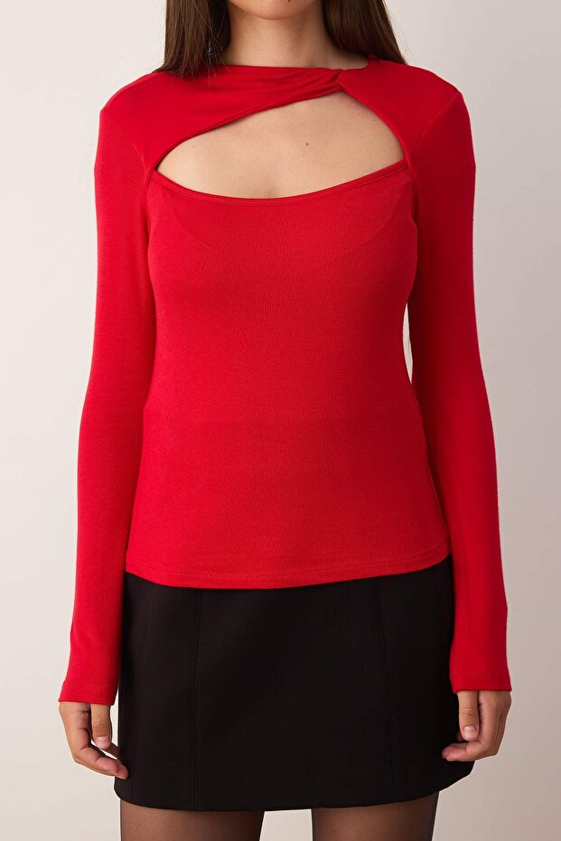 Kırmızı Cut Out Detaylı Vücuda Oturan Yumuşak Tuşeli Esnek Örme Bluz TWOAW26BZ00126 - 3
