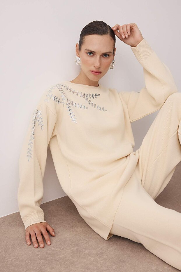 Komplet dzianinowy z haftowanymi cekinami i górą i dołem z norek TCTAW25US00090 - 2