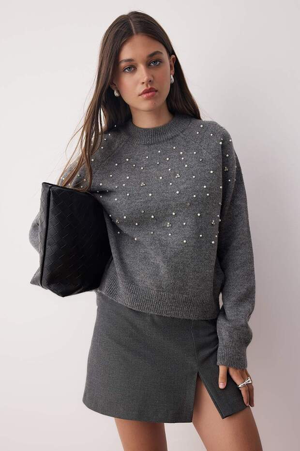 Anthrazitfarbener, weich strukturierter Stein-Perlen-Strickpullover TWOAW26KZ00154 - 1