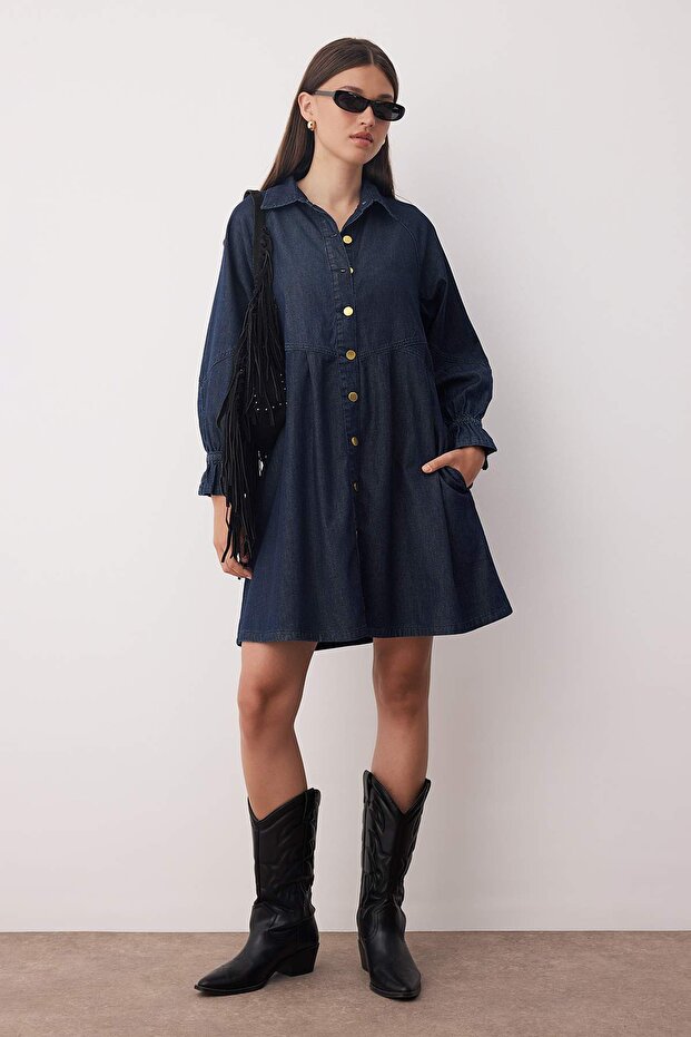 Koyu Mavi Pileli Kol Detaylı Mini Denim Gömlek Elbise TWOAW26EL00035 - 2