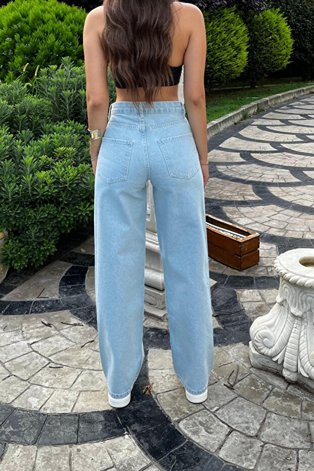 Jeansy z wysokim stanem i szerokimi nogawkami w kolorze lodowego błękitu - 4