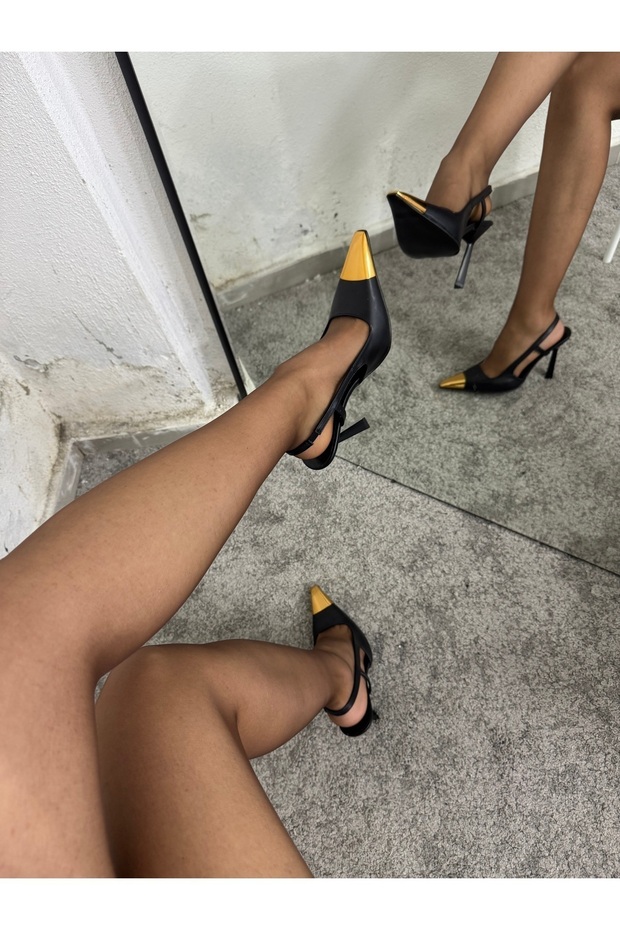 Black Classic Heeled Shoes with Gold Accessory Detail