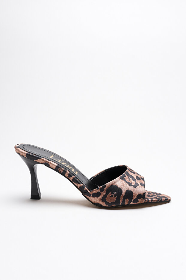 شبشب نسائي بكعب مفتوح ومقدمة مدببة من Leni Leopard