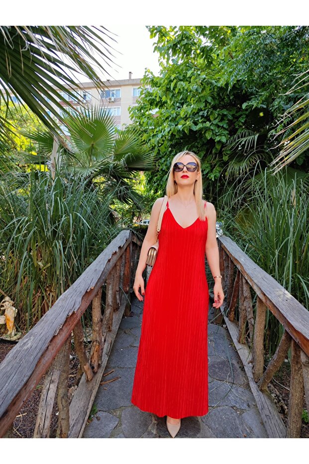 Kırmızı askılı elbise - 2