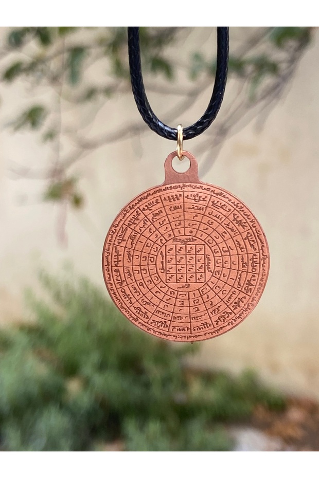 Cennetül Esma İşlemeli Bakır Kolye - 1