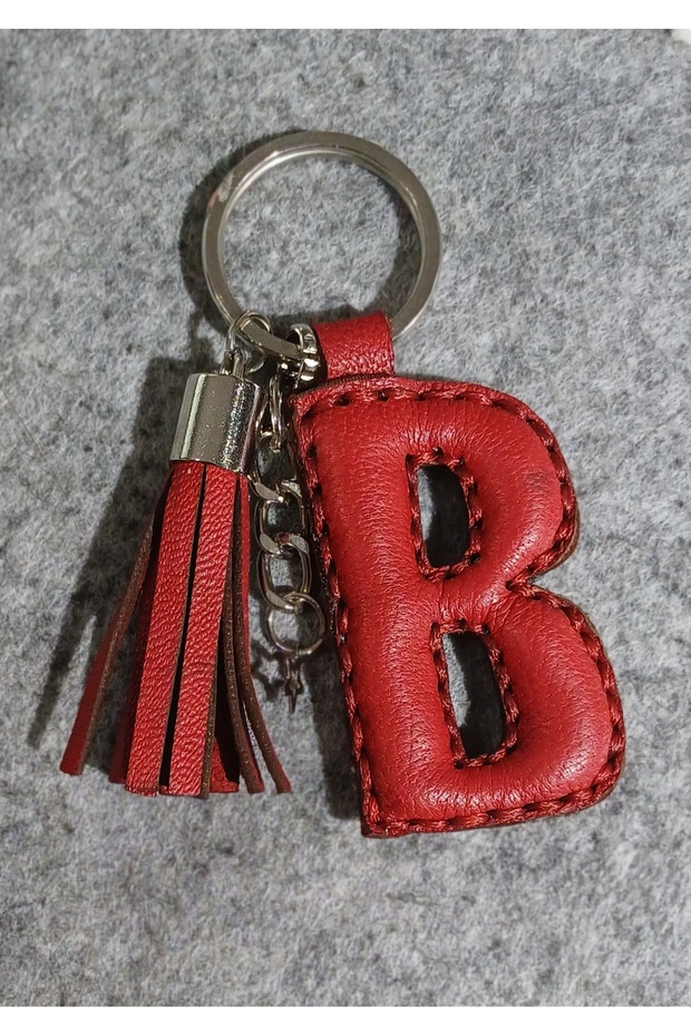 سلسلة مفاتيح من الجلد الطبيعي على شكل حرف "B".