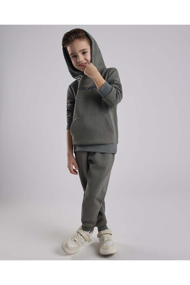 مجموعة ملابس منقوشة بغطاء للرأس - 1