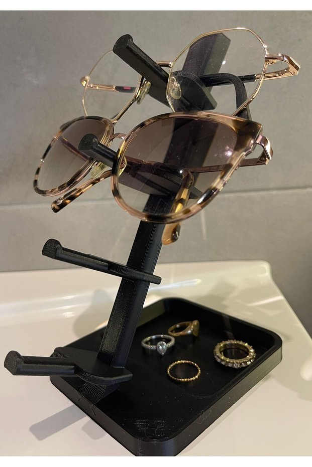 4 Glasses and Jewelry Stand
