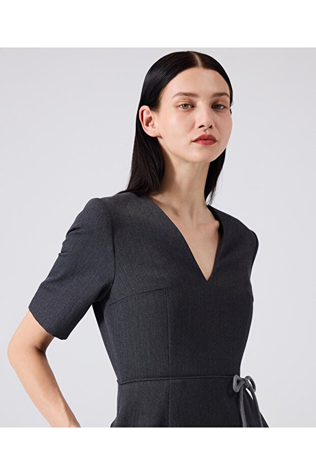 Fiyonklu V yaka elbise - 5