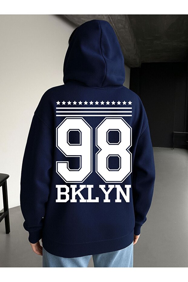 98 BKLYN سويت شيرت مطبوع بقلنسوة كبير الحجم للجنسين – قماش 3 خيوط