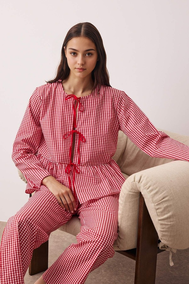 Kırmızı Ekoseli Bağlama Detaylı Viskon Dokuma Pijama Takımı THMAW26PT00026 - 2