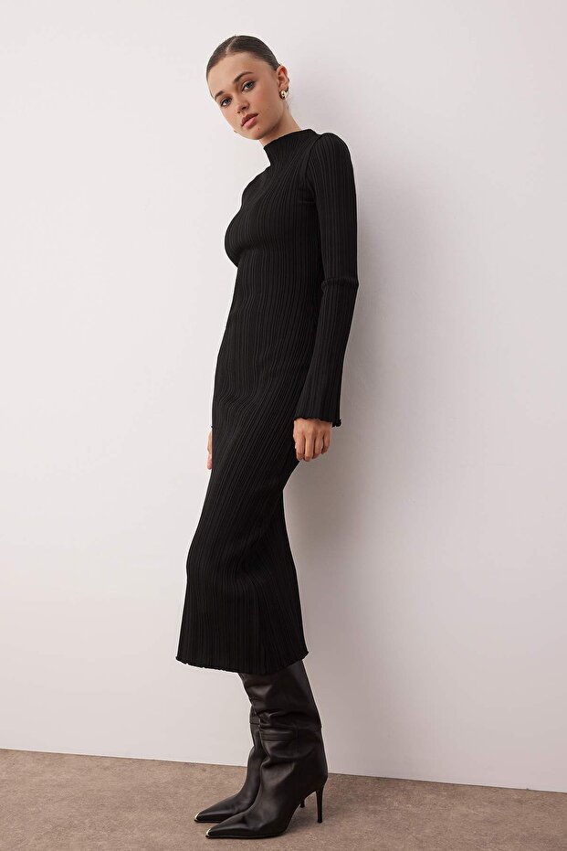 Siyah Bodycone Midi Dik Yaka A-Line Triko Uzun Elbise TWOAW26EL00056 - 2