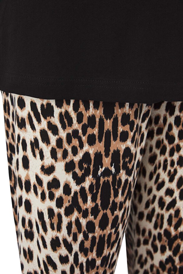 Siyah Leopar Desenli Kapri Örme Pijama Takımı TBBSS25AI00002 - 2